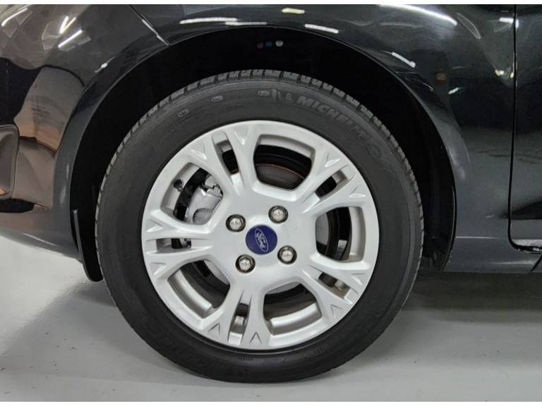 FORD - FIESTA - 2014/2014 - Preta - R$ 41.900,00