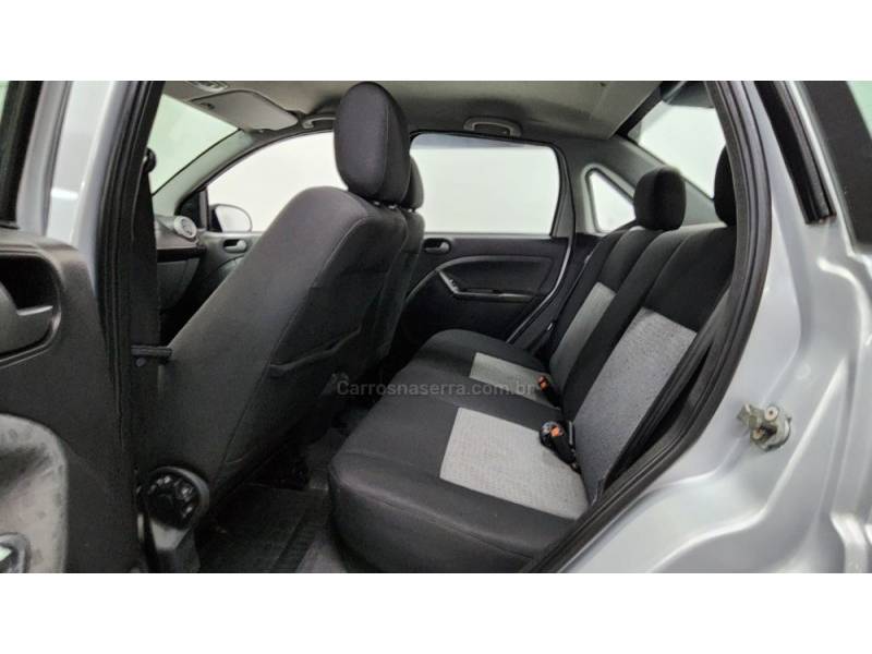 FORD - FIESTA - 2014/2014 - Prata - R$ 39.900,00