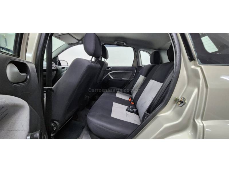FORD - FIESTA - 2010/2010 - Prata - R$ 31.900,00