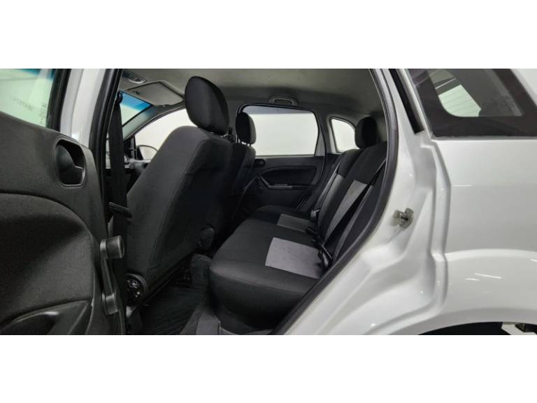 FORD - FIESTA - 2013/2013 - Branca - R$ 32.900,00