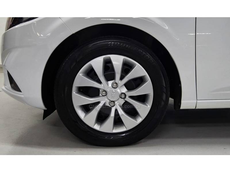CHEVROLET - ONIX - 2017/2017 - Branca - R$ 59.900,00