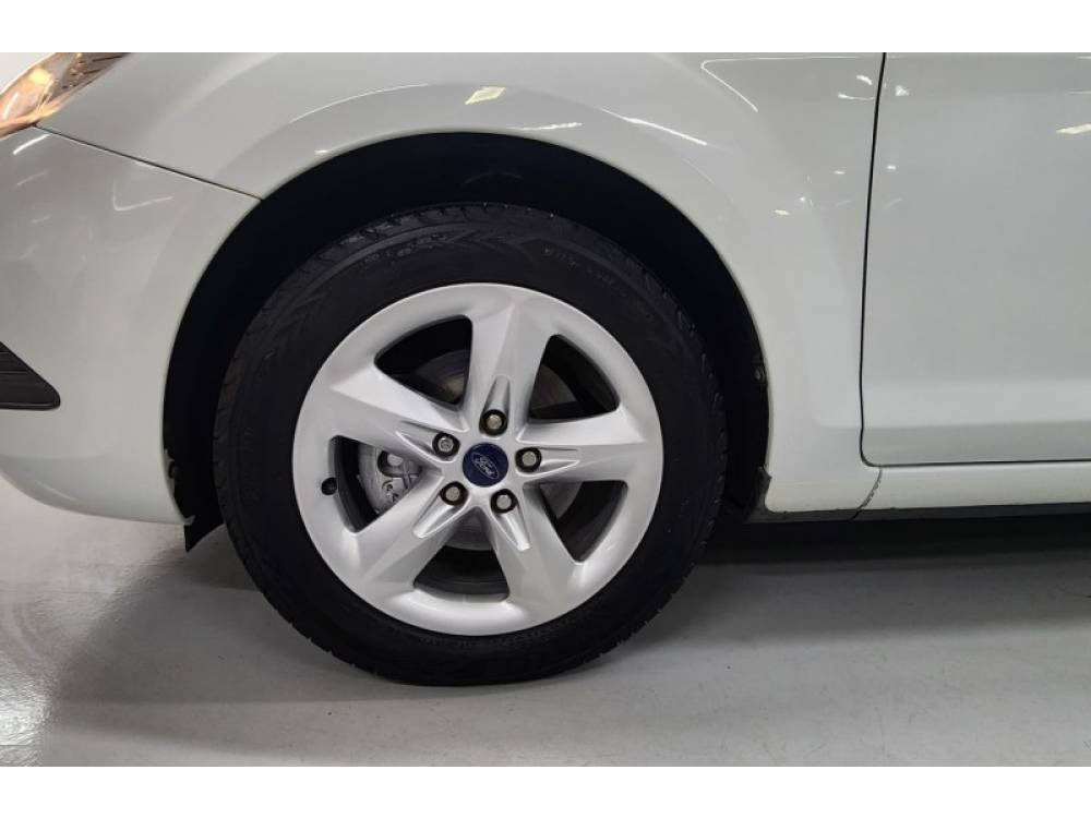 FORD - FOCUS - 2012/2013 - Branca - R$ 49.900,00