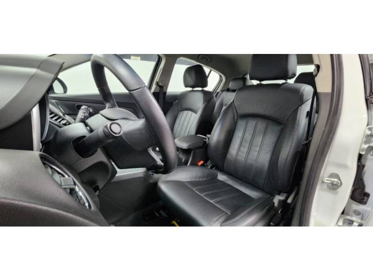 CHEVROLET - CRUZE - 2016/2016 - Branca - R$ 73.999,00