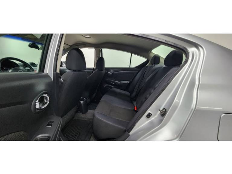 NISSAN - VERSA - 2013/2013 - Prata - R$ 44.900,00