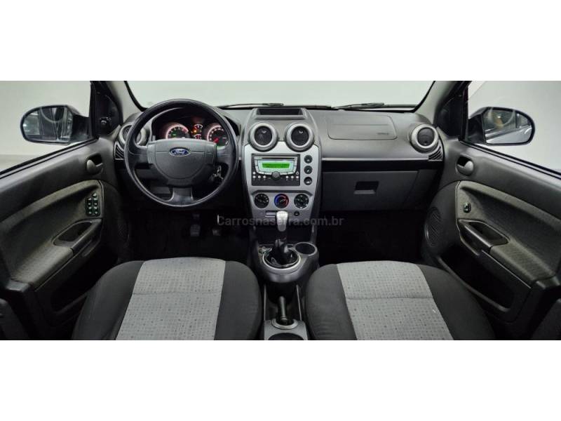 FORD - FIESTA - 2014/2014 - Prata - R$ 39.900,00