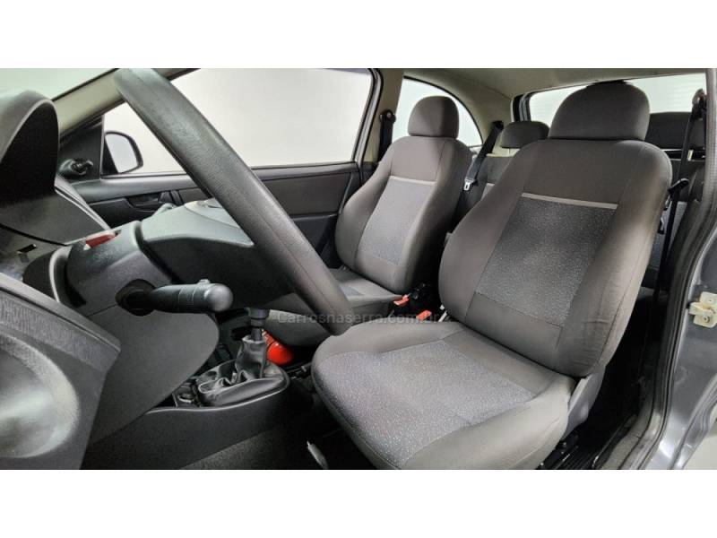 CHEVROLET - CELTA - 2012/2012 - Cinza - R$ 28.900,00