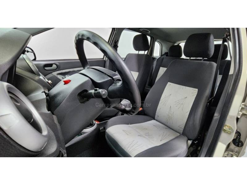 FORD - FIESTA - 2010/2010 - Prata - R$ 31.900,00