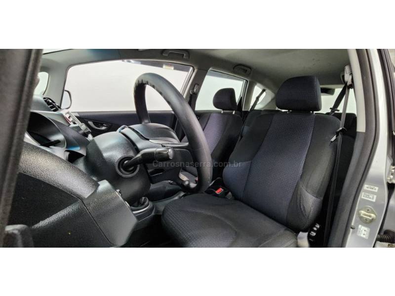 HONDA - FIT - 2011/2011 - Prata - R$ 45.900,00