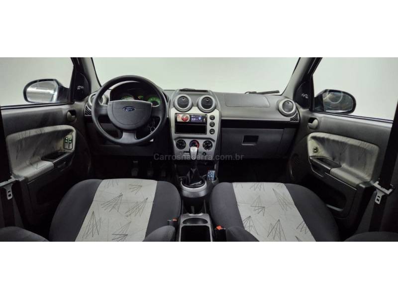 FORD - FIESTA - 2010/2010 - Prata - R$ 31.900,00
