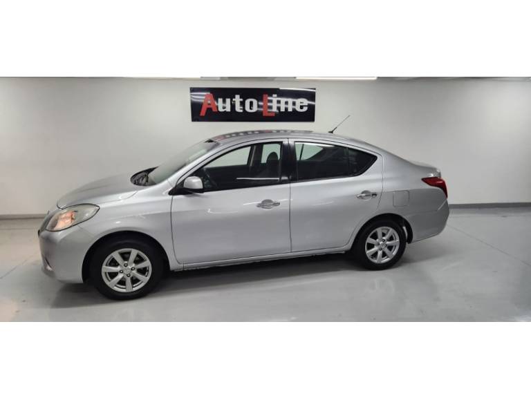 NISSAN - VERSA - 2013/2013 - Prata - R$ 44.900,00