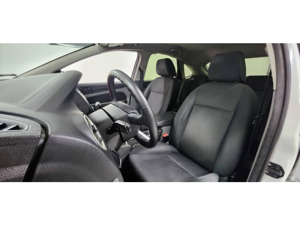FORD - FOCUS - 2012/2013 - Branca - R$ 49.900,00