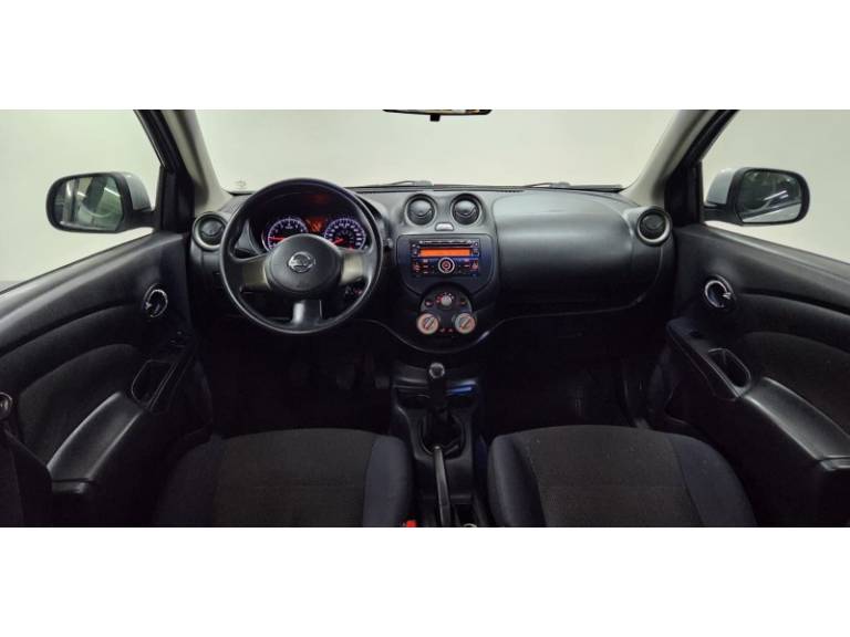NISSAN - VERSA - 2013/2013 - Prata - R$ 44.900,00