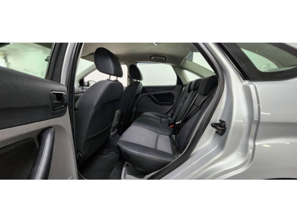 FORD - FOCUS - 2013/2013 - Prata - R$ 45.900,00