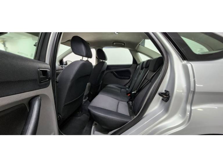 FORD - FOCUS - 2013/2013 - Prata - R$ 45.900,00