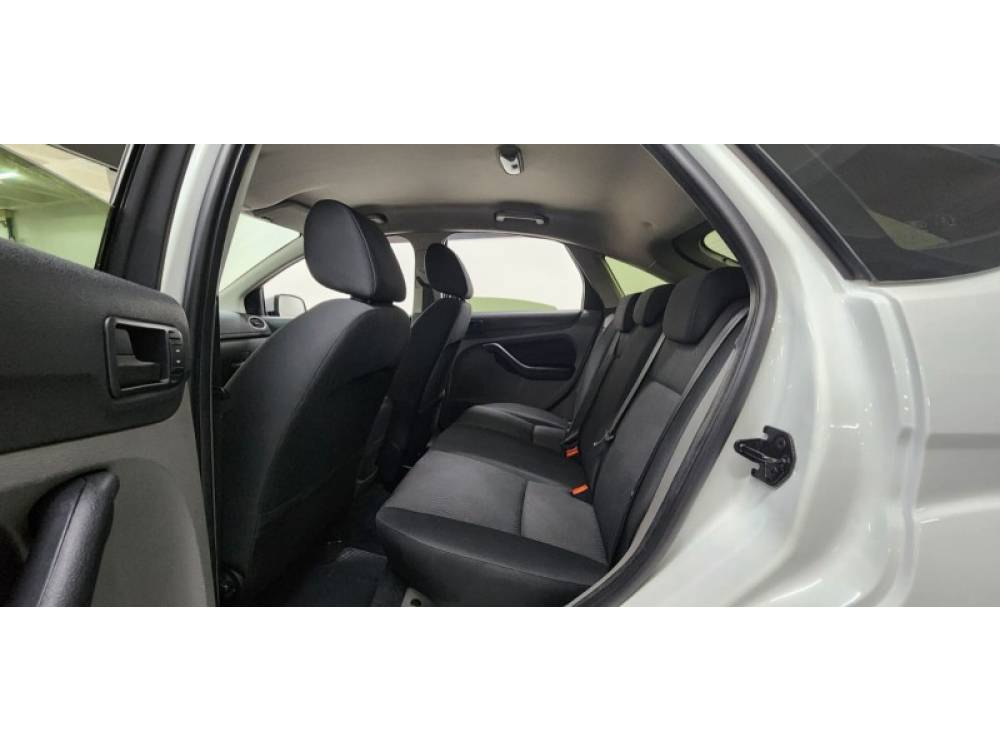 FORD - FOCUS - 2012/2013 - Branca - R$ 49.900,00