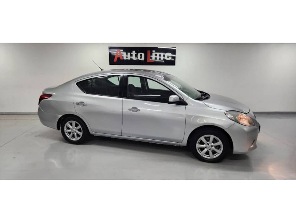 NISSAN - VERSA - 2013/2013 - Prata - R$ 44.900,00