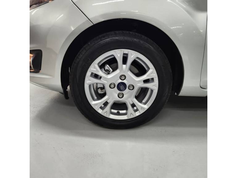 FORD - FIESTA - 2017/2017 - Prata - R$ 55.900,00