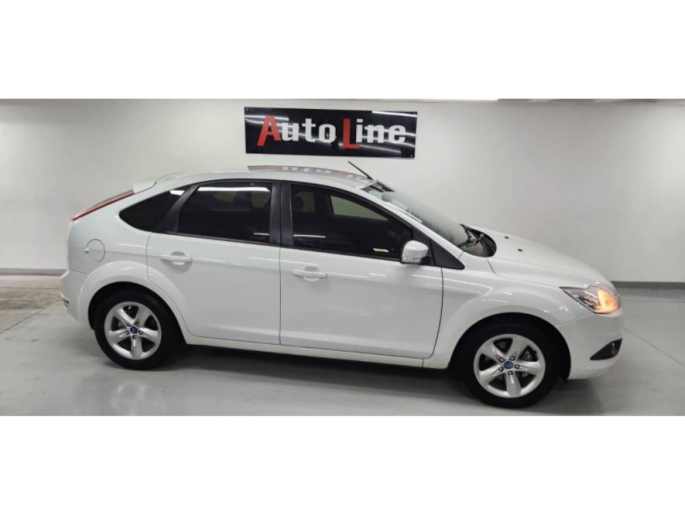 FORD - FOCUS - 2012/2013 - Branca - R$ 49.900,00