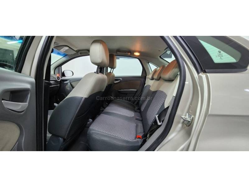 FIAT - GRAND SIENA - 2015/2015 - Prata - R$ 47.900,00