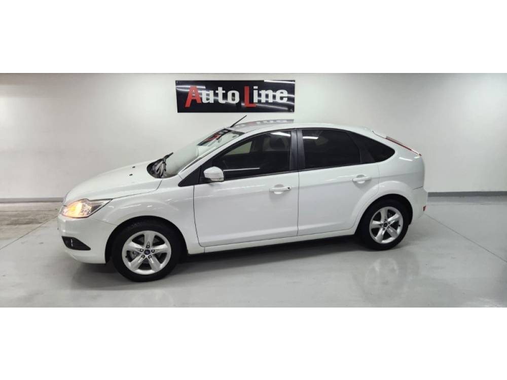 FORD - FOCUS - 2012/2013 - Branca - R$ 49.900,00