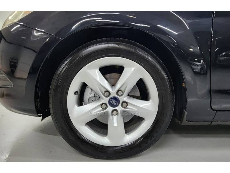FORD - FOCUS - 2011/2011 - Prata - R$ 40.900,00