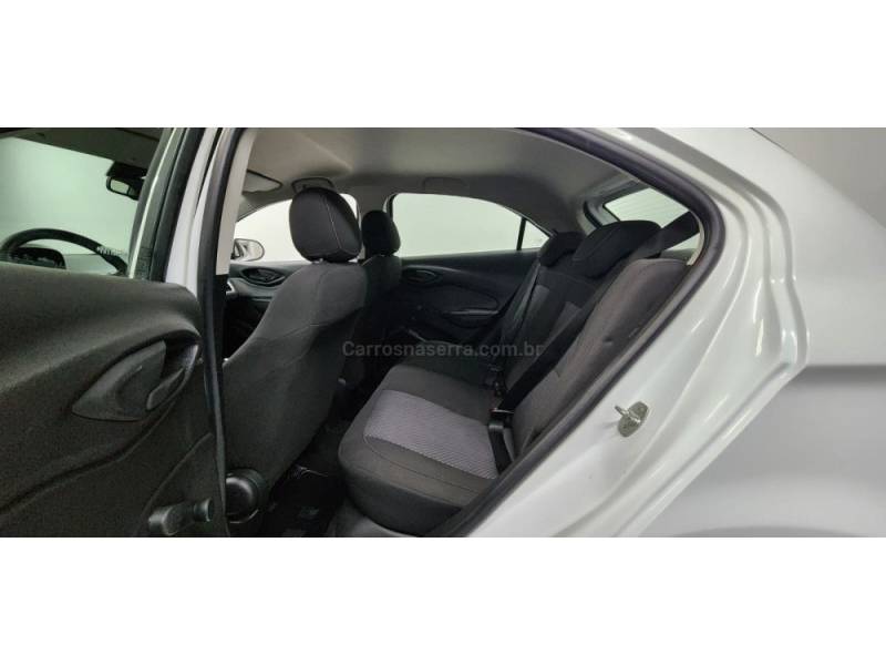 CHEVROLET - ONIX - 2017/2017 - Branca - R$ 59.900,00