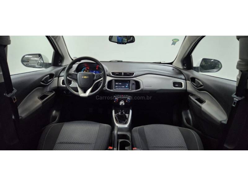 CHEVROLET - ONIX - 2017/2017 - Branca - R$ 59.900,00