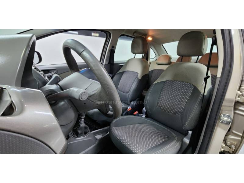 FIAT - GRAND SIENA - 2015/2015 - Prata - R$ 47.900,00