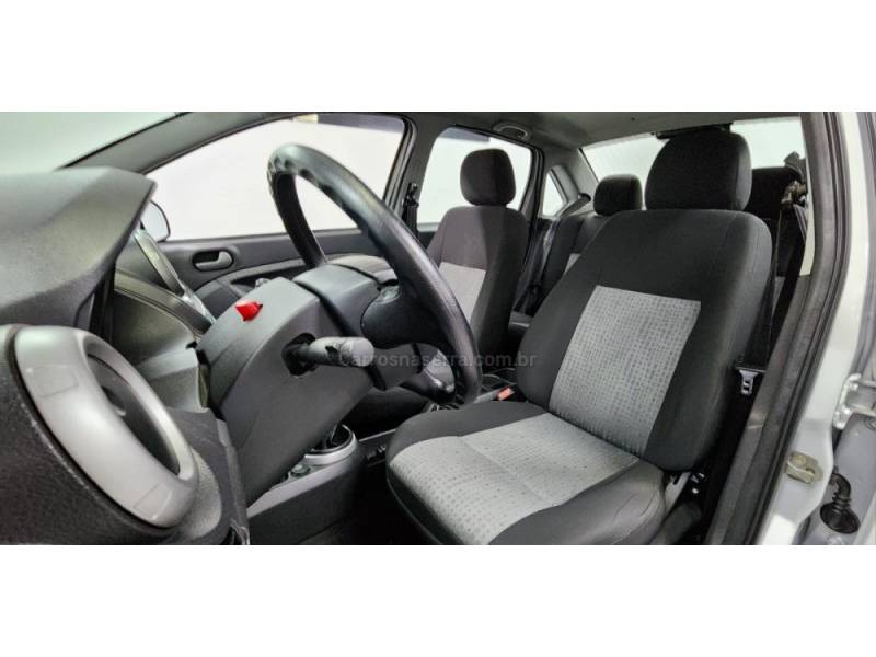FORD - FIESTA - 2014/2014 - Prata - R$ 39.900,00